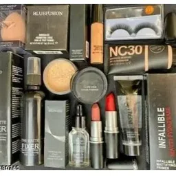 Everyday Makeup Kit image 1