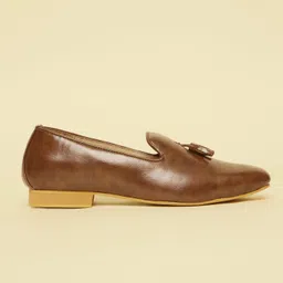 manyavar Chocolate Brown Tassled Loafer Style Men's Ethnic Jutti | Juttis and Mojaris Party Wear For Men image 2