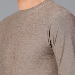 Kotty Men Solid Round Neck T-shirt image 5