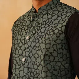 Jompers Men Regular Chikankari Kurta with Churidar image 2