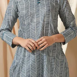 shades of faashion SHADES Printed V-Neck Round Neck Three-Quarter Sleeves Pure Cotton Kurta with Trousers image 2