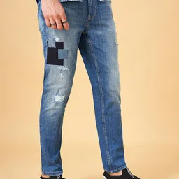 SF JEANS by Pantaloons Men Slim Fit Mildly Distressed Heavy Fade Cotton Jeans image 2