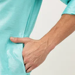 aj dezines Men Silk Blend Kurta Pyjama Set image 5