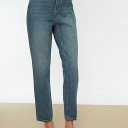 Trendyol Women High-Rise Light Fade Stretchable Jeans image 4