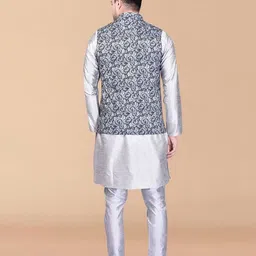 svatantra Men Silk Blend, Cotton Blend Kurta Pyjama Ethnic Jacket Set image 2