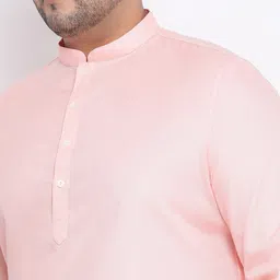 KISAH PLUS Men Pink Solid Straight Kurta image 2
