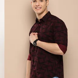 HERE&NOW Men Slim Fit Geometric Printed Casual Shirt image 4
