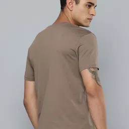 Levis Pure Cotton Graphic Printed Slim Fit T-shirt image 2