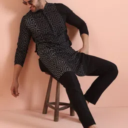 KISAH Men Geometric Printed Thread Work Kurta image 5