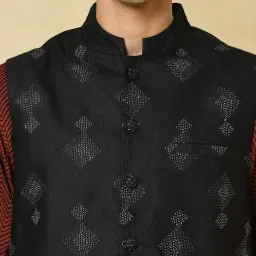 Fabindia Black Regular Fit Embroidered Nehru Jacket image 5
