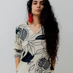 gosriki Women's Cotton Blend Straight Printed Kurta with Pant image 4