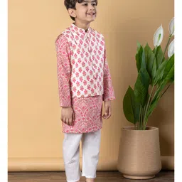 READIPRINT Cotton Full Sleeves Floral Printed Kurta Pyjama With Nehru Jacket Set - Pink image 4