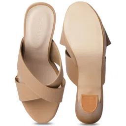 Eridani Women's Shea Chickoo Cross Strap Sandals image 3