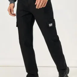Styli Black Solid Relaxed Fit Cargo Jeans With Badge-image-9