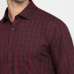 Park Avenue Maroon Pure Cotton Slim Fit Checks Shirt image 5