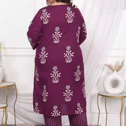 Doriyaan Plus Size Floral Printed V-Neck Pure Cotton Kurta With Trousers And Dupatta image 3