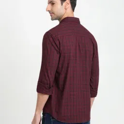Park Avenue Maroon Pure Cotton Slim Fit Checks Shirt image 2