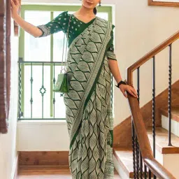 Saree Mall Green Silk Self Saree with Blouse Piece-picture-21