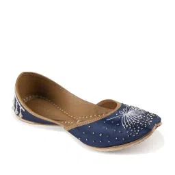 Glam Story Women's Blue Ethnic Juttis image 3