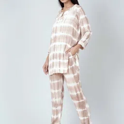 First Resort By Ramola Bachchan Beige And White Tie-Dye Lounge Set image 3