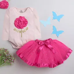 TINY MINY MEE Full Sleeves Floral Applique Detailed Onesie With Bow Embellished Flared Skirt & Headband - Pink-picture-17