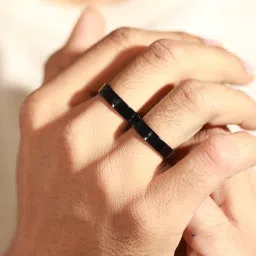 Bold by Priyaasi Black Knuckle Two-Finger Ring for Men image 3