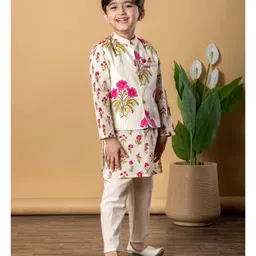 READIPRINT Cotton Full Sleeves Floral Printed Kurta Pyjama With Nehru Jacket Set - Pink image 5