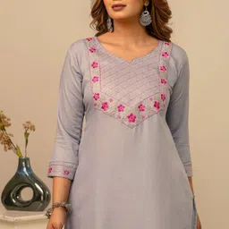 AUZAAI COLLECTION Floral Thread Work Round Neck Straight Kurtas image 4