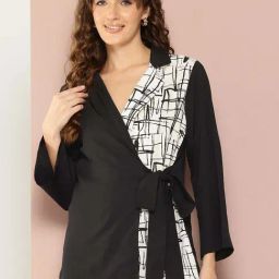 Qurvii Black & White Color-Block Wrap Top-picture-44