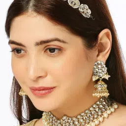 OOMPH Golden Kundan & Pearls Jadau Necklace Set with Mathapatti for Women image 3