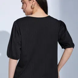 Selvia Edge Round Neck Short Sleeves Top image 3