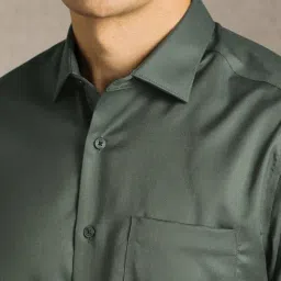 Louis Philippe Green Cotton Regular Fit Shirt image 4