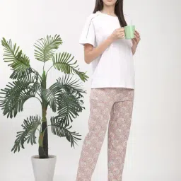 R&B White & Peach Cotton T-Shirt With Pyjamas image 4