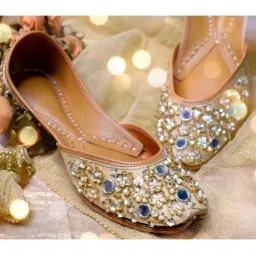 YASSIO Women Milah Embroidered Gold Juttis-image-0