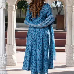 Jaitpuriya Floral Printed Regular Pure Cotton Kurta with Trousers & Dupatta image 2
