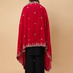 Moda Chales Embroidered Velvet Dupatta with Sequinned image 4