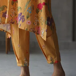 Mahathya Women Floral Printed Regular Kurta with Salwar image 4