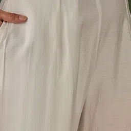 VredeVogel Women Geometric Embroidered Regular Kurta with Trousers & Dupatta image 5