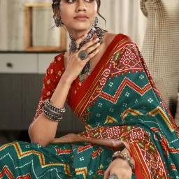 Elora Green Silk Printed Saree With Unstitched Blouse image 3