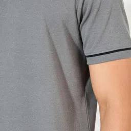 styli Men Solid Regular Fit Piping Detail Interlock T-Shirt image 3