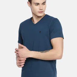 Van Heusen Innerwear Innerwear Athleisure Men Solid Smart Tech Easy Stain Release T-Shirt image 2