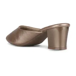 Inc.5 Women's Antique Gold Mule Shoes image 5