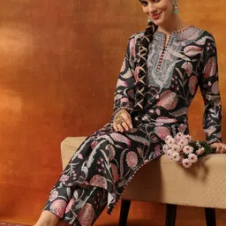 Nayam By Lakshita Women Floral Printed Kurta with Trousers-picture-39