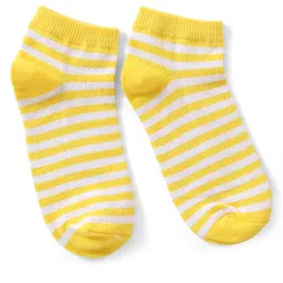 Pine Kids Cotton Spandex Knit Ankle Length Socks with Snow Flakes Design Pack Of 3 - Snow White & Yellow image 3