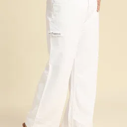 High Star White Relaxed Fit High Rise Plus Size Jeans image 3