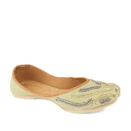 Desi Colour Women's Pale Green Ethnic Juttis image 2