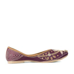 Desi Colour Women's Purple Ethnic Juttis image 1