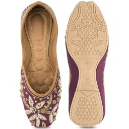 Desi Colour Women's Purple Ethnic Juttis image 3