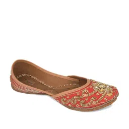 Desi Colour Women's Red Ethnic Juttis image 2