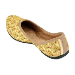 Desi Colour Women's Golden Ethnic Juttis image 4
